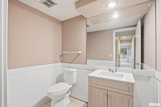 2200 36th St Apt 3C, Rock Island, IL 61201