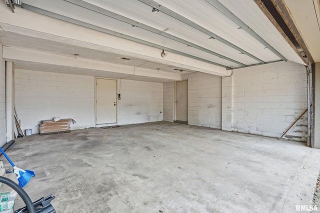 2200 36th St Apt 3C, Rock Island, IL 61201