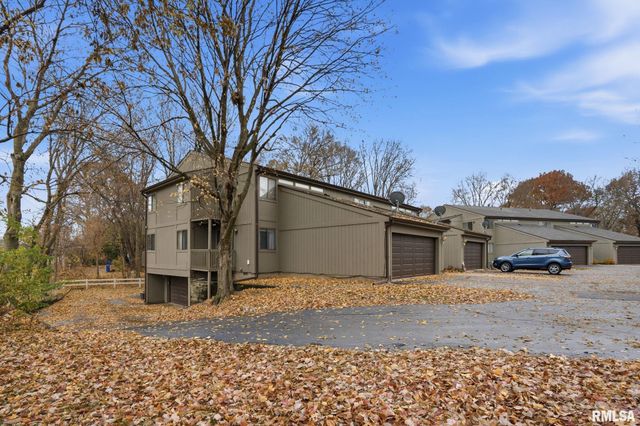 2200 36th St Apt 3C, Rock Island, IL 61201