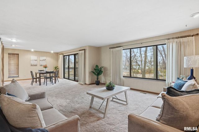 2200 36th St Apt 3C, Rock Island, IL 61201