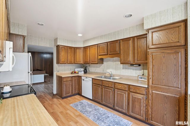 2200 36th St Apt 3C, Rock Island, IL 61201