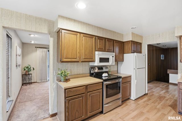 2200 36th St Apt 3C, Rock Island, IL 61201