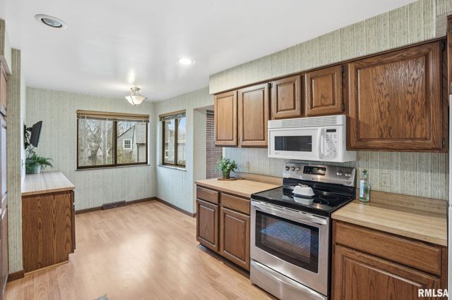 2200 36th St Apt 3C, Rock Island, IL 61201