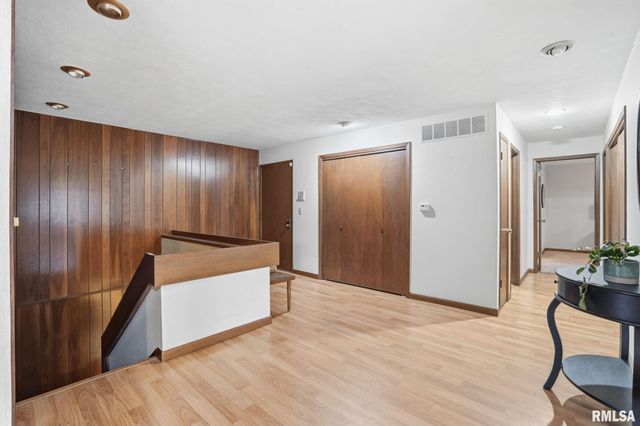 2200 36th St Apt 3C, Rock Island, IL 61201