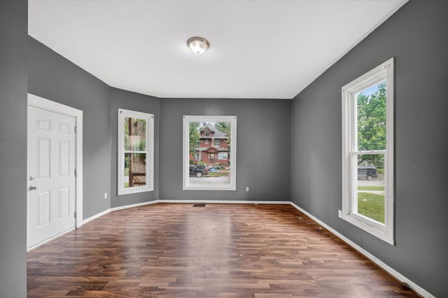 2915 Cottage Grove Avenue, Des Moines, IA 50311