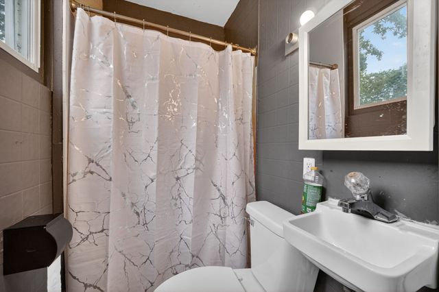 2915 Cottage Grove Avenue, Des Moines, IA 50311