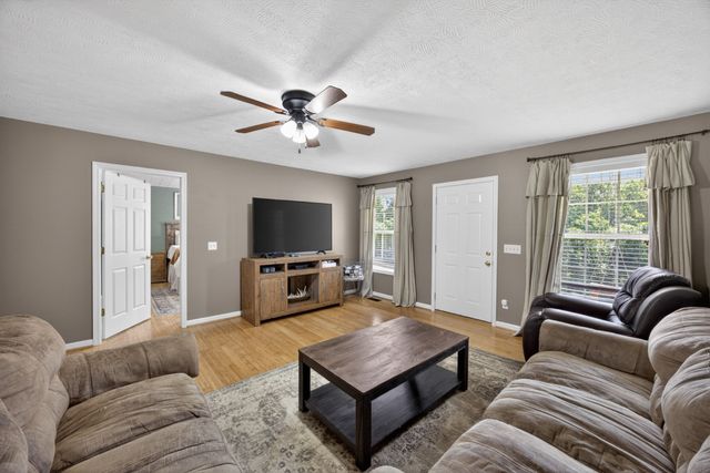 1959 Amber Meadows Rd, Cookeville, TN 38506