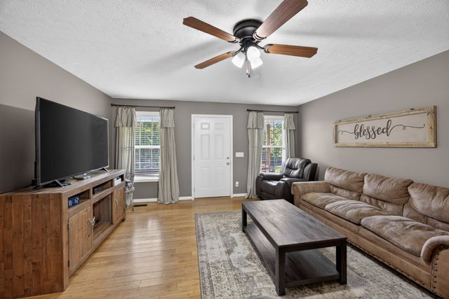1959 Amber Meadows Rd, Cookeville, TN 38506