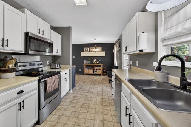 1959 Amber Meadows Rd, Cookeville, TN 38506