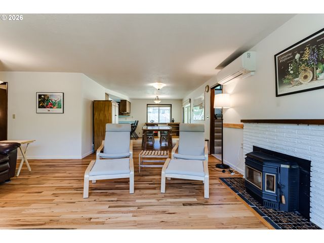 450 W 28TH Ave, Eugene, OR 97405
