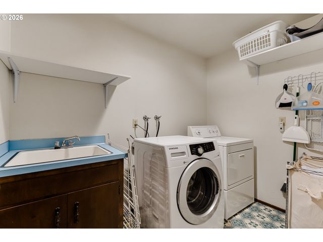 450 W 28TH Ave, Eugene, OR 97405
