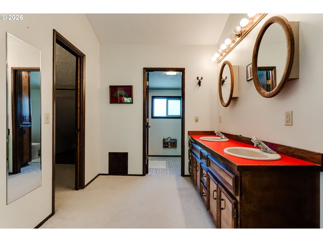 450 W 28TH Ave, Eugene, OR 97405