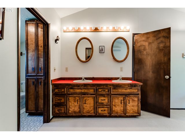 450 W 28TH Ave, Eugene, OR 97405