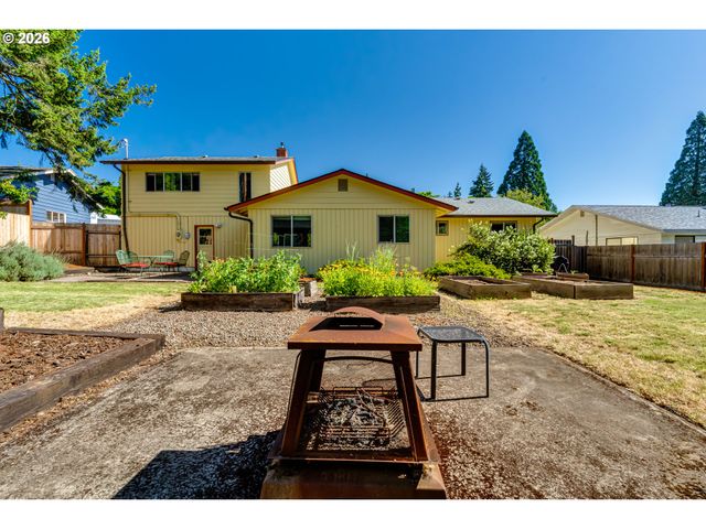 450 W 28TH Ave, Eugene, OR 97405