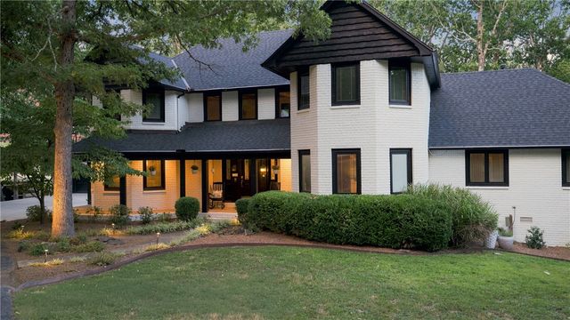 1205 E Hilltop Drive, Rogers, AR 72756