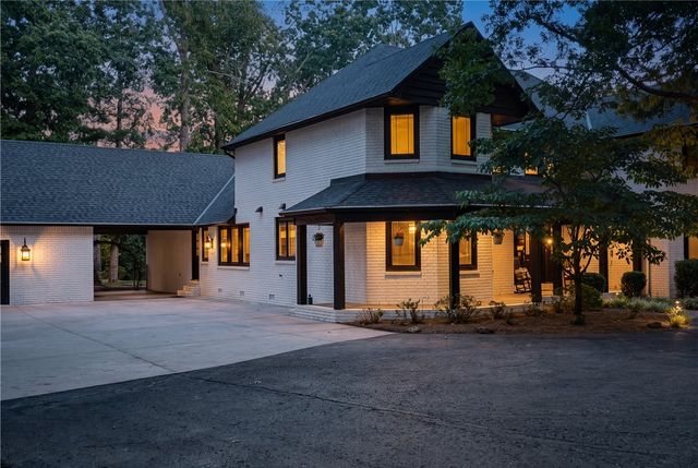 1205 E Hilltop Drive, Rogers, AR 72756
