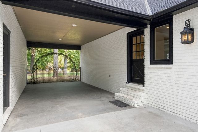 1205 E Hilltop Drive, Rogers, AR 72756