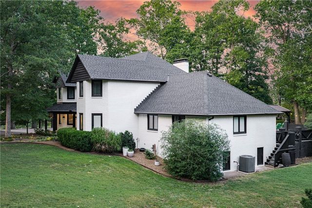 1205 E Hilltop Drive, Rogers, AR 72756