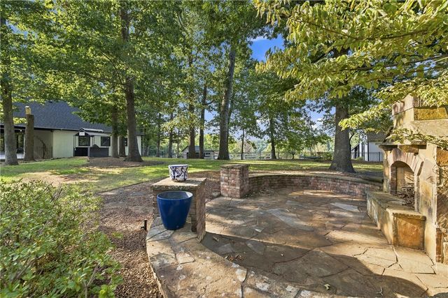 1205 E Hilltop Drive, Rogers, AR 72756