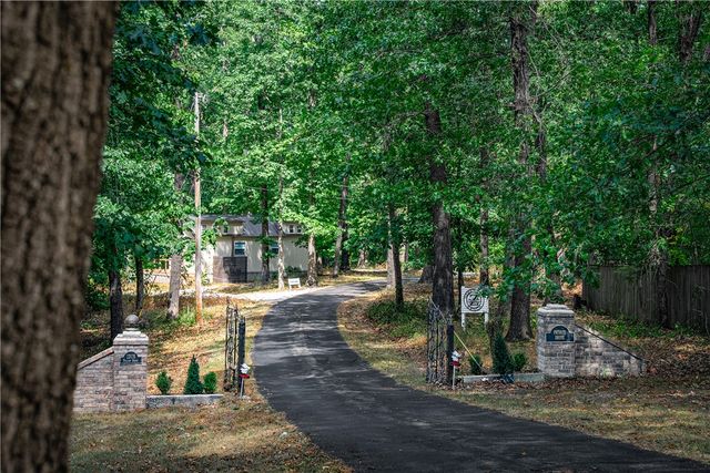 1205 E Hilltop Drive, Rogers, AR 72756