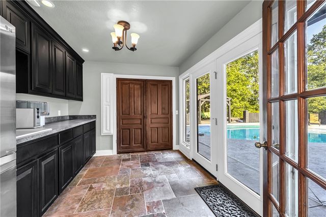 1205 E Hilltop Drive, Rogers, AR 72756
