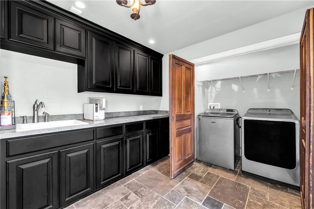 1205 E Hilltop Drive, Rogers, AR 72756
