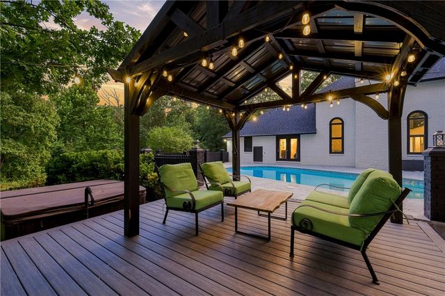 1205 E Hilltop Drive, Rogers, AR 72756