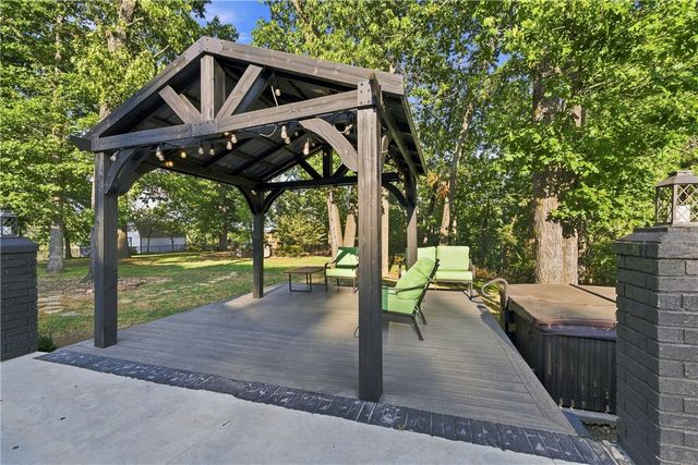 1205 E Hilltop Drive, Rogers, AR 72756