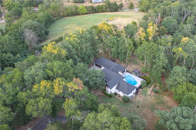 1205 E Hilltop Drive, Rogers, AR 72756