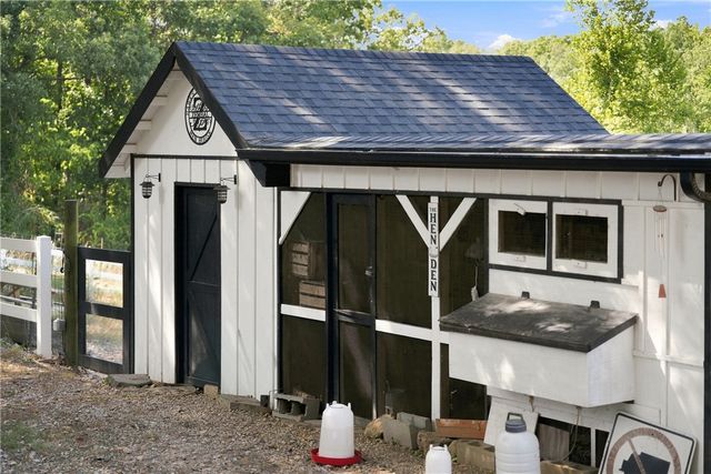 1205 E Hilltop Drive, Rogers, AR 72756