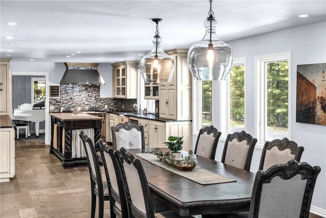 1205 E Hilltop Drive, Rogers, AR 72756