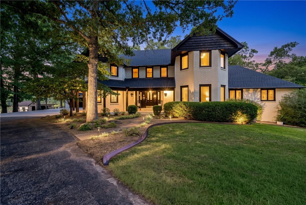 1205 E Hilltop Drive, Rogers, AR 72756