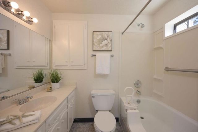 515 Sonora Avenue, El Granada, CA 94018