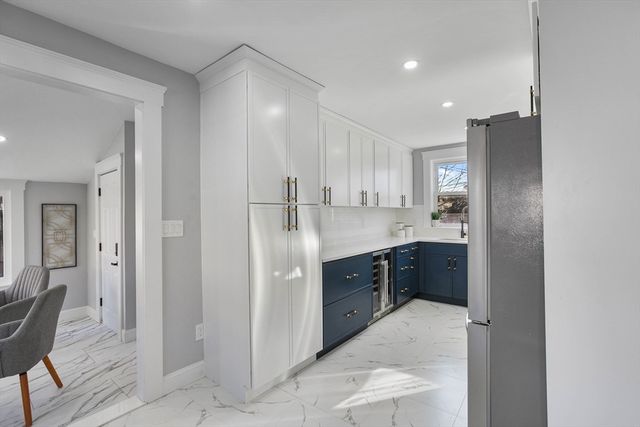 29 Lake View Place, Lynn, MA 01904