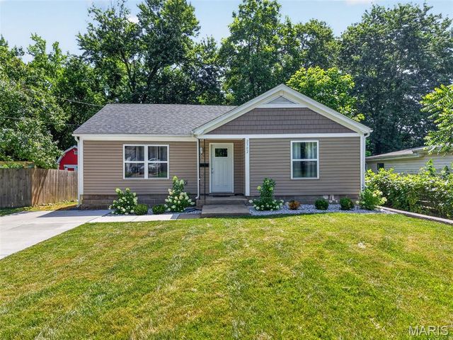 2302 N 5th Street, St Charles, MO 63301