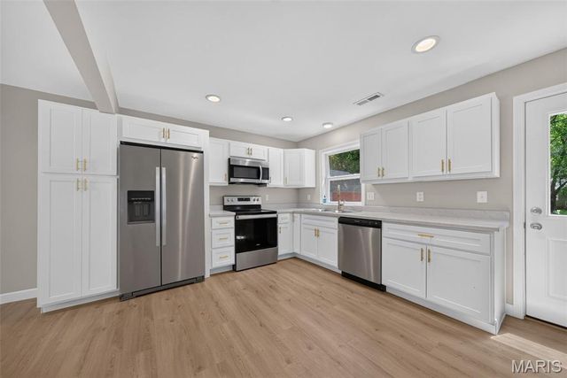 2302 N 5th Street, St Charles, MO 63301