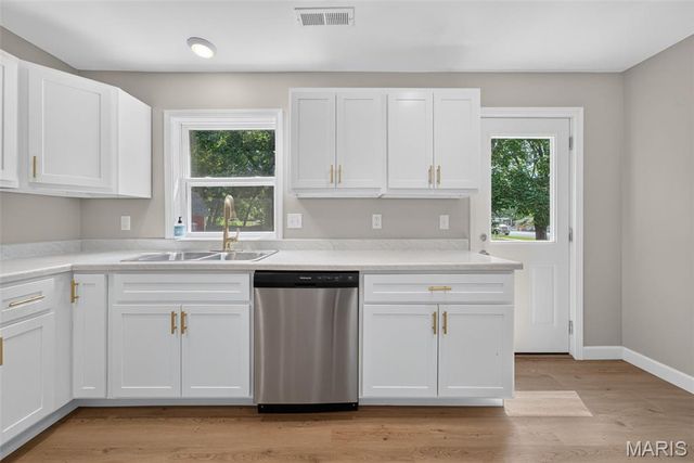 2302 N 5th Street, St Charles, MO 63301