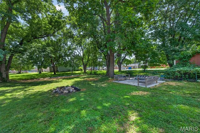 2302 N 5th Street, St Charles, MO 63301