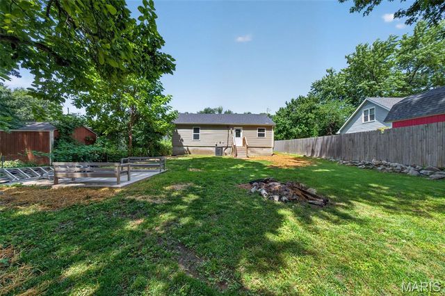 2302 N 5th Street, St Charles, MO 63301