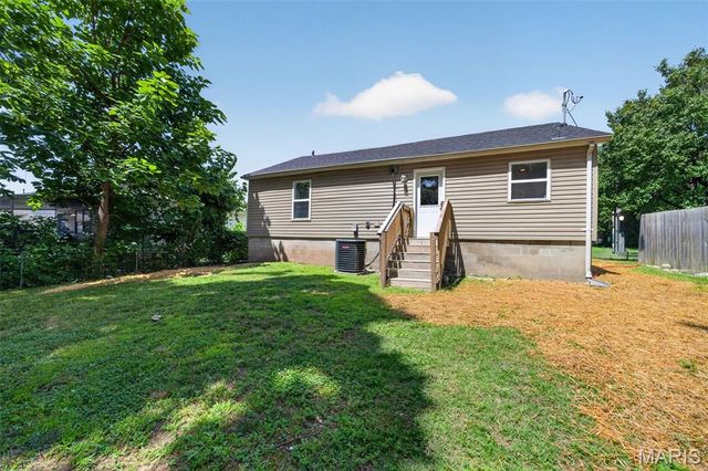 2302 N 5th Street, St Charles, MO 63301