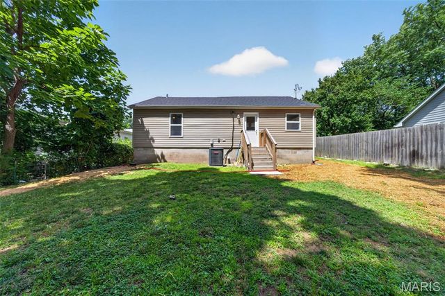 2302 N 5th Street, St Charles, MO 63301