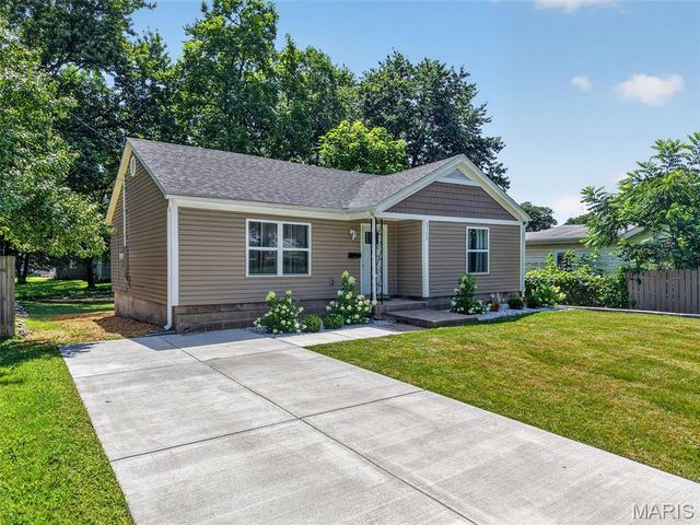 2302 N 5th Street, St Charles, MO 63301