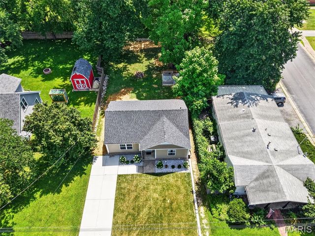 2302 N 5th Street, St Charles, MO 63301