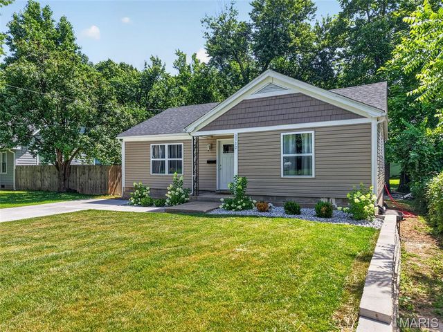 2302 N 5th Street, St Charles, MO 63301
