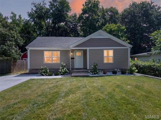 2302 N 5th Street, St Charles, MO 63301