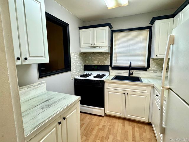 10 Glen Hollow Drive C12, Holtsville, NY 11742