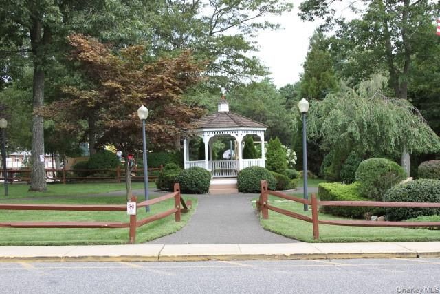 10 Glen Hollow Drive C12, Holtsville, NY 11742