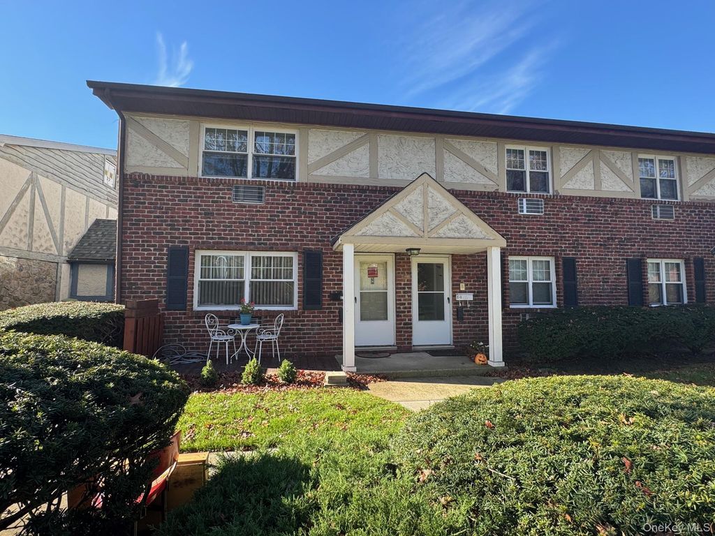 10 Glen Hollow Drive C12, Holtsville, NY 11742