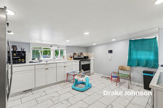 2022 Henry Street, Muskegon, MI 49441