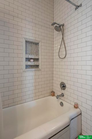 132 N 39 Street, Omaha, NE 68131